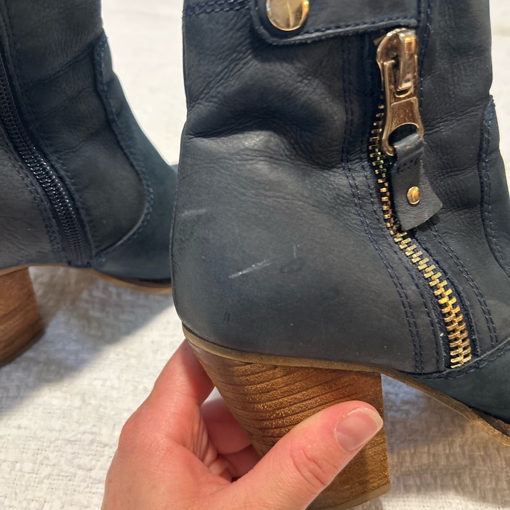 Aldo Dark Blue Leather Ankle Boots with Gold Zipper - Picture 2 of 6
